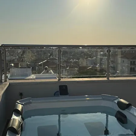Апартаменты Luxe Panorama Penthouse With Private Jacuzzi, Bbq And Sea View Nea Kallikrateia